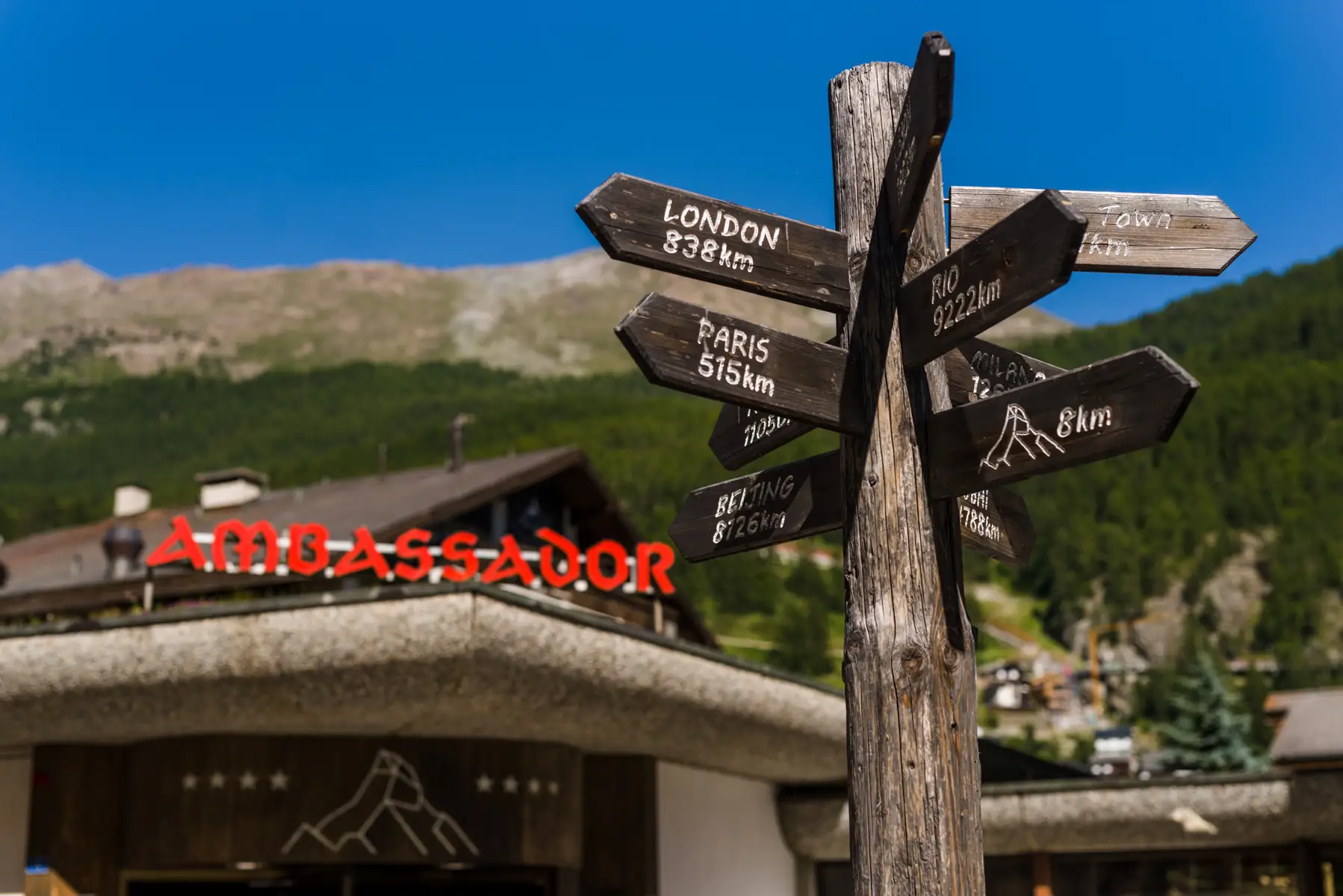 Lage des Hotel Ambassador Zermatt im Sommer